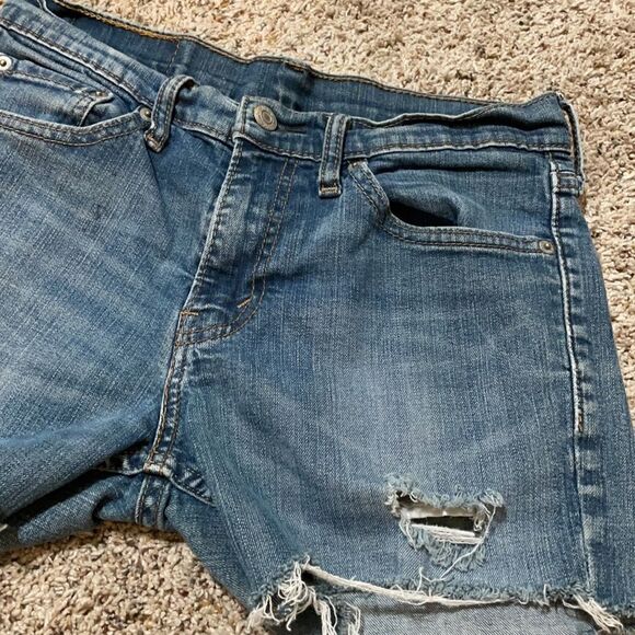 Levi’s woman’s medium wash cut off Jean shorts | size 29 - Picture 3 of 6